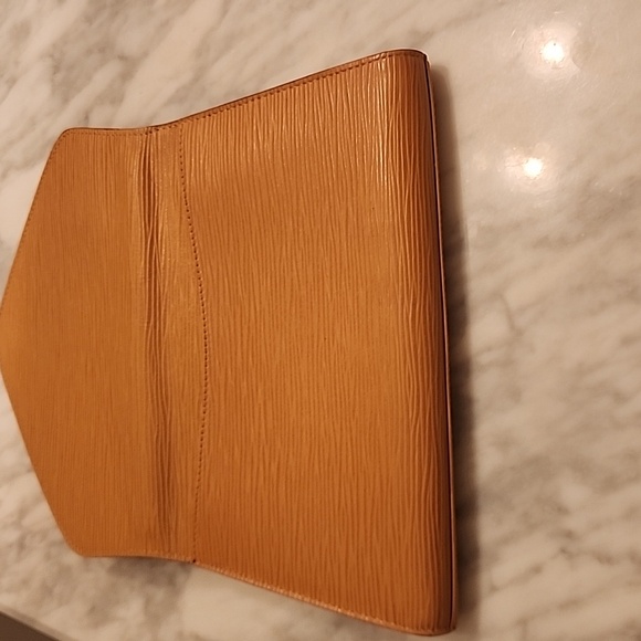 Louis Vuitton Epi Art Deco Clutch - Picture 4 of 8